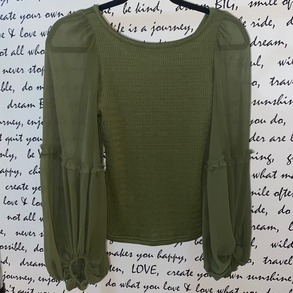 BALLOON-SLEEVE SMOCKED TOP - Picture 4 of 9